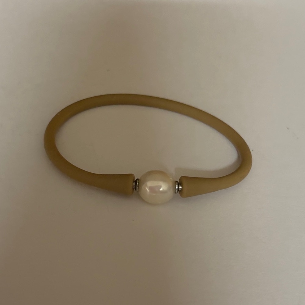 Elegant Tan Stretchy Bracelet with Pearl Accent